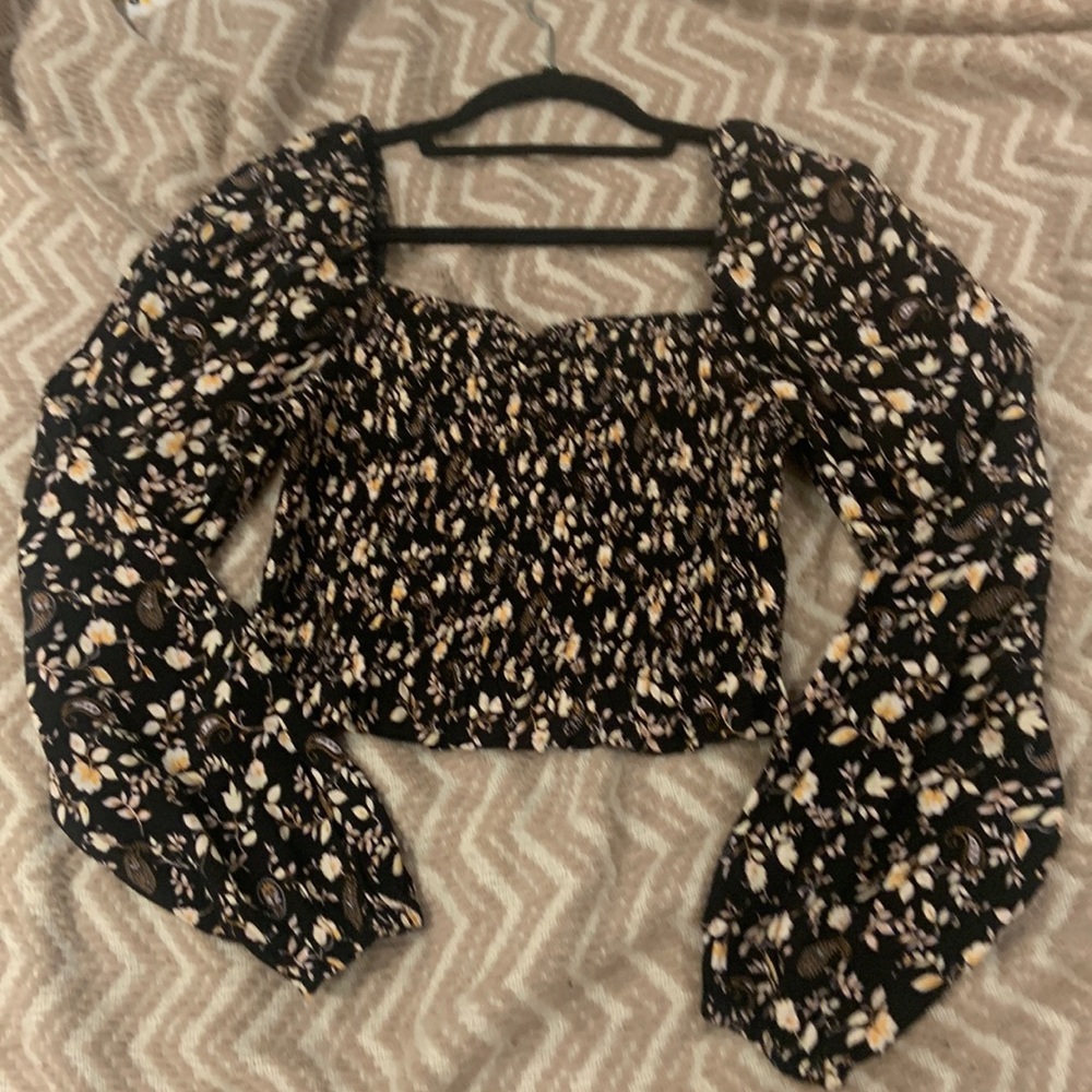 Summer Long sleeve Forever 21 floral crop top.